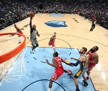 窗口期孟菲斯灰熊完成体检：法甲节点到来，球迷炸锅，临场指挥获称赞